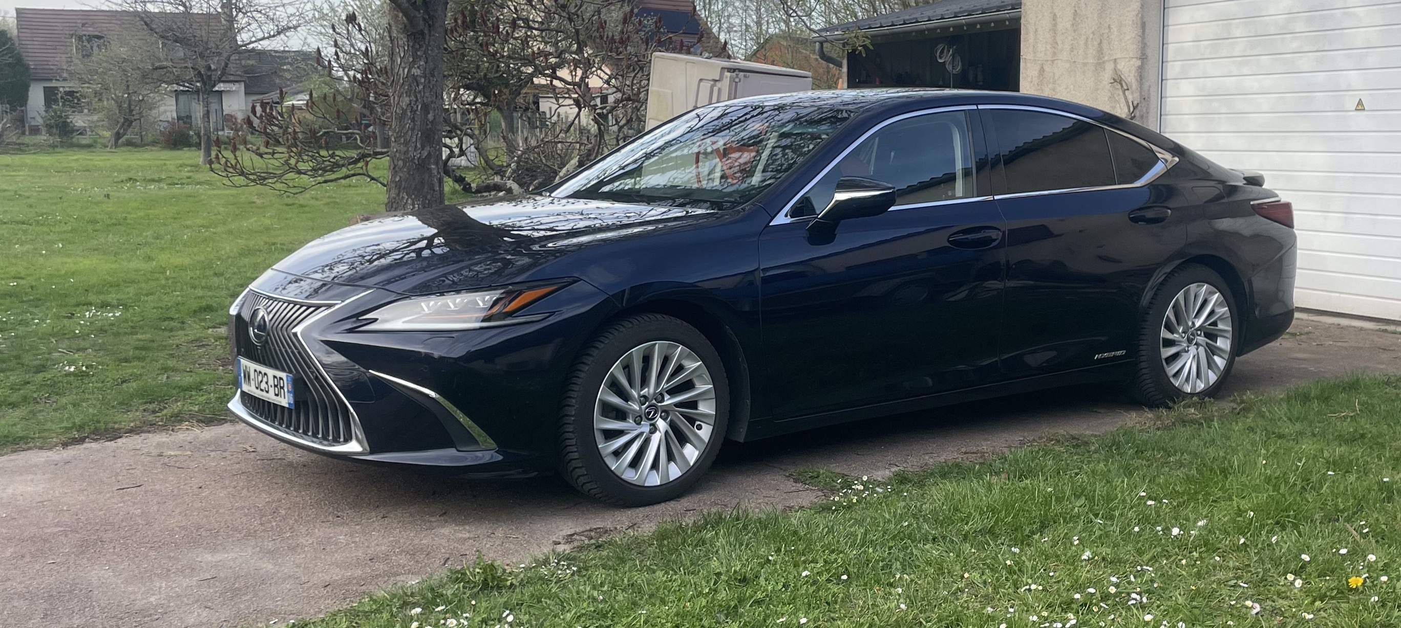 Lexus ES - Voiture de luxe pour transferts aéroport Kverdrive